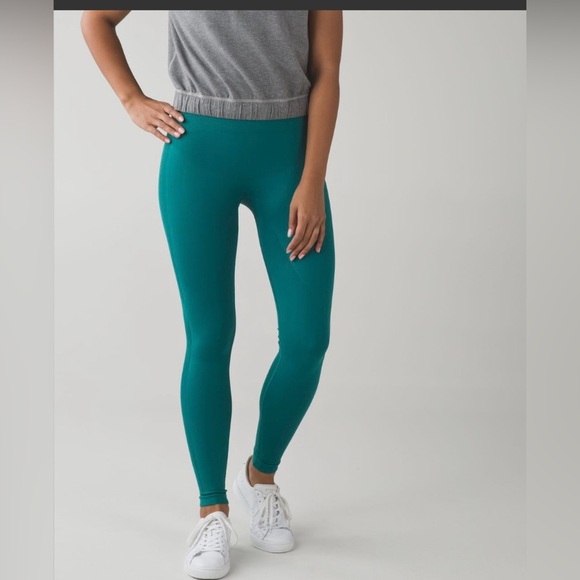 New Without Tags Lululemon Zoned in Crops - Picture 2 of 6